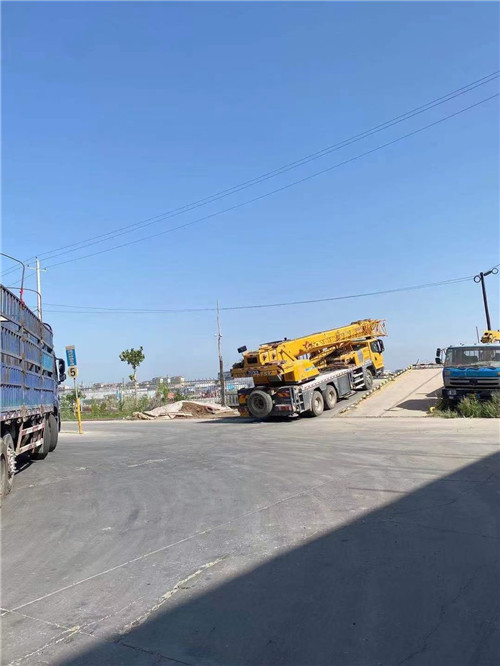 嘉祥县25吨吊车的租赁价格大概是多少？