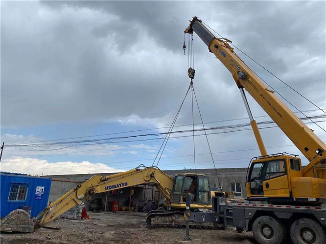 嘉祥县25吨吊车的工作半径是多少？