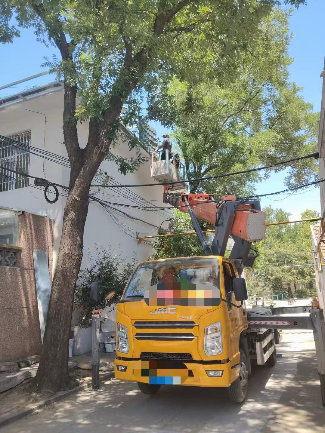 嘉祥县高空作业车能吊装重物吗？最大承载多少公斤？