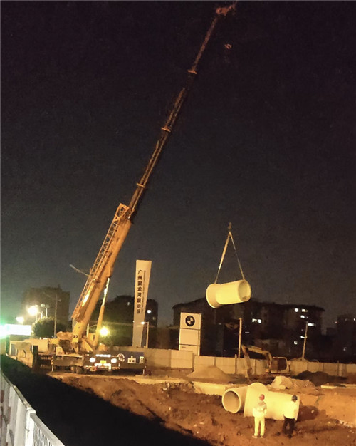 嘉祥县“弯臂矫正”—— 吊车的 “形变补偿” 技术