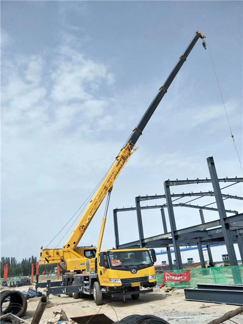 嘉祥县超高层建筑钢结构吊装案例
